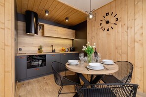 Dining - Atmospheric Apartment | Mountain View and Workspace (Zakopane)