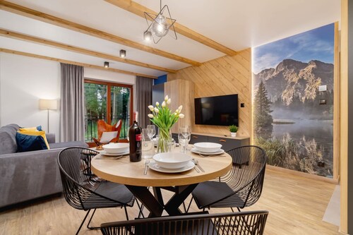 Atmospheric Apartment | Mountain View and Workspace