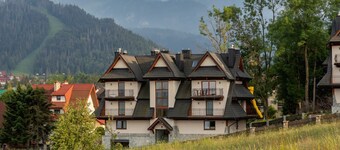 Apartment with Mountain View | Balcony and Workspace