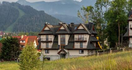Apartment with Mountain View | Balcony and Workspace