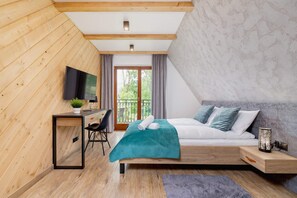 1 dormitorio, escritorio, tabla de planchar con plancha y wifi