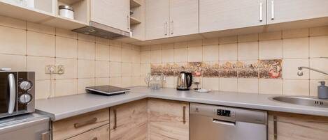 Refrigerador, microondas, parrilla de estufa y lavavajillas