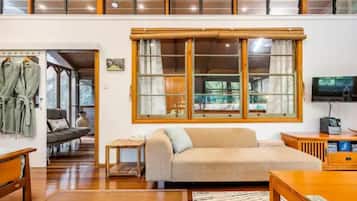 Smart TV, DVD player, stereo