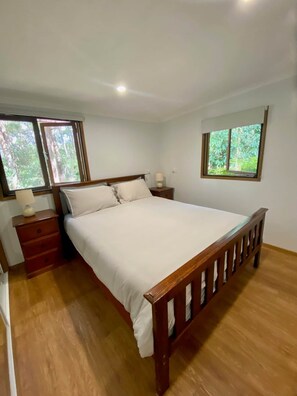 Iron/ironing board, WiFi, bed sheets - Garden Unit - Palmwoods Eco Escape (Palmwoods)