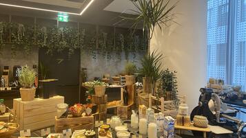 Free daily buffet breakfast