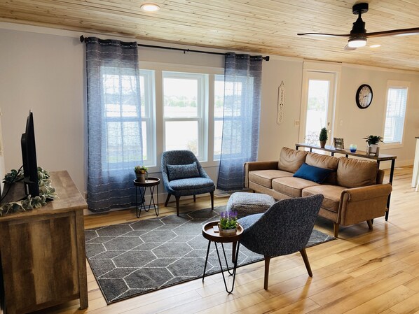 Smart TV, chimenea, videojuegos y libros 