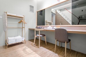 Free WiFi, bed sheets - DoGoo (Kaohsiung)