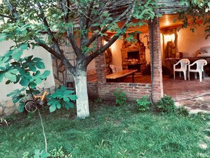 Terrace/patio - Family House - Apartment with garden and a fireplace (T'bilisi)