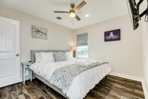 3 bedrooms, WiFi, bed sheets - Pretty in Pink Flamingo - Sea Breezes & Sunsets! (Surfside Beach)