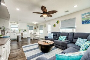 TV, offices - Pretty in Pink Flamingo - Sea Breezes & Sunsets! (Surfside Beach)