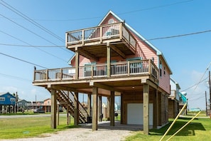 Exterior - Pretty in Pink Flamingo - Sea Breezes & Sunsets! (Surfside Beach)