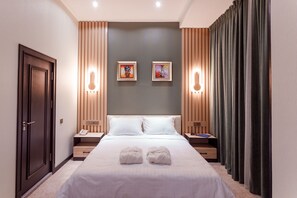 Minibar, desk, free WiFi, bed sheets