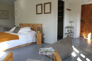 5 bedrooms, travel cot, free WiFi, bed sheets