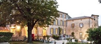Magnificent 19th century building with swimming pool