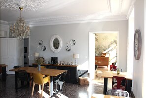 Dining - Magnificent 19th century building with swimming pool (Montmeyran)