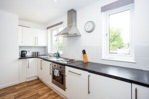 Deluxe Apartment, Non Smoking, Kitchen | Private kitchen | Electric kettle - The Central (Southend-on-Sea)