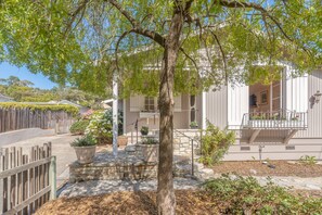 Exterior - 3861 Live, Love, Bark - Cozy Cottage with Hot Tub (Carmel)