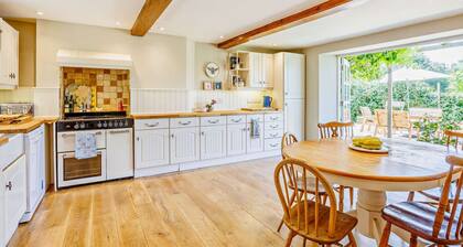 Beautifully presented holiday home in Bourton-on-the-Water - Burghfield Cottage