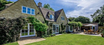 Spacious holiday home in Bourton-on-the-Water - Burghfield Cottage