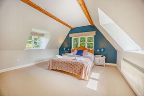 5 chambres, fer et planche à repasser, lit de bébé portatif, Wi-Fi