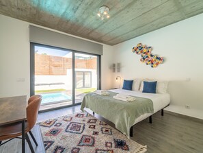 3 chambres, lit de bébé portatif, Wi-Fi, literie fournie