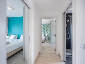 2 slaapkamers, een strijkplank/strijkijzer, reisbedje, wifi