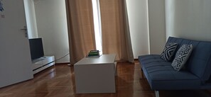 Apartment | Living area - 2 Bed Flat - Sleeps 5 - Parking - Wifi (Athens)