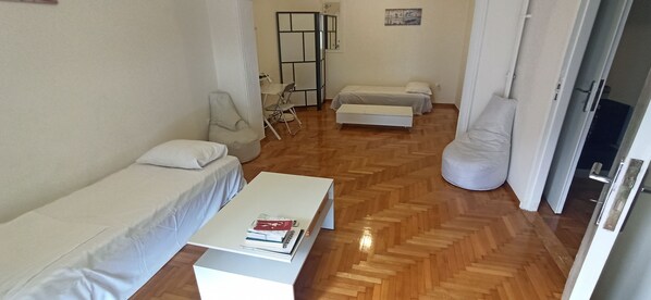 Departamento | 1 habitación, tabla de planchar con plancha, wifi gratis y ropa de cama 