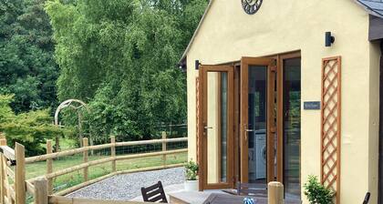 1 Bedroomed Detached Holiday Retreat Pant