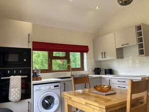 Cottage | Private kitchen - 1 Bedroomed Detached Holiday Retreat Pant (Oswestry)