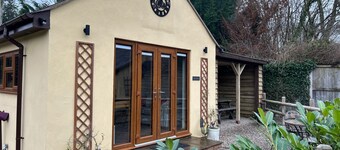 1 Bedroomed Detached Holiday Retreat Pant