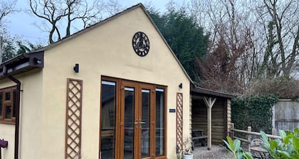 1 Bedroomed Detached Holiday Retreat Pant