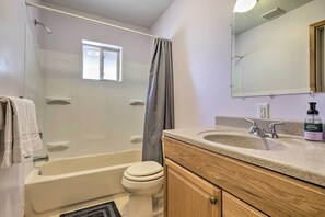 Sèche-cheveux, serviettes fournies