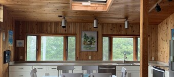 Adorable  cottage with beach and bay access