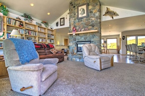 TV, fireplace, DVD player, books