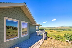 Terrace/patio - Sunny Big Timber Retreat w/ Spacious Deck! (Big Timber)