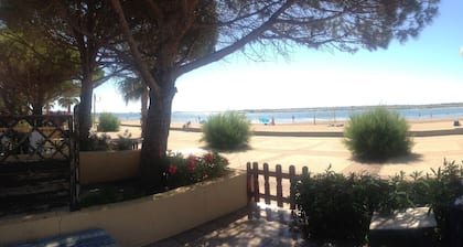 Beachfront villa with pool access, sleeps 5. Pets allowed