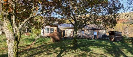 المنطقة المحيطة بالمنشأة