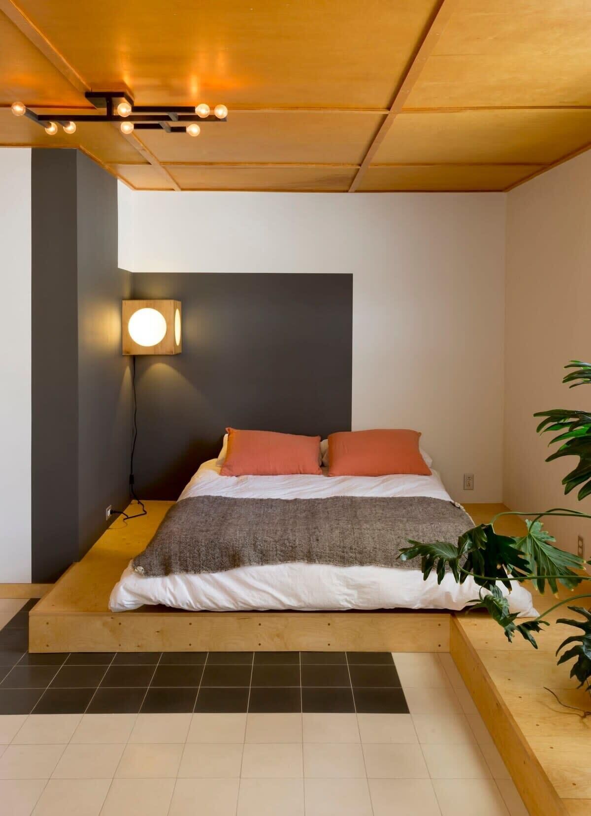 2 bedrooms, desk, WiFi, bed sheets