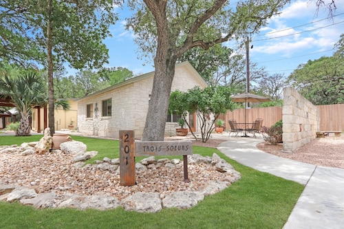 Three Sisters- Casita 1 I Pet Friendly couples retreat in Wimberley