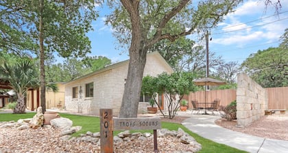 Three Sisters- Casita 1 I Pet Friendly couples retreat in Wimberley