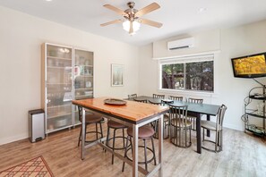 Dining - Three Sisters- Casita 1 I Pet Friendly couples retreat in Wimberley (Wimberley)