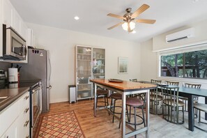 Refrigerador, microondas, horno y lavavajillas 