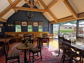 Interior - The Duke on The Test (Romsey)