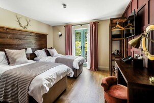 高档床上用品、客房内保险箱、特色装修、特色家居