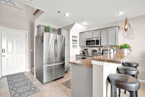 Fridge, microwave, oven, stovetop - The Ledges Sleeps up to 12 (Osage Beach)