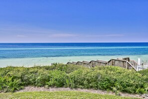 On the beach - Book Now for the Holidays! Amazing Gulf Views! Gulf Front Condo! (Seacrest Beach)