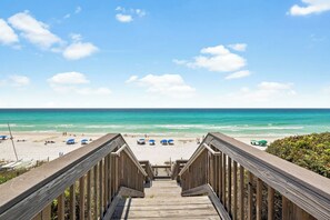 On the beach - Book Now for Spring Break! Amazing Gulf Views! Gulf Front Condo! (Seacrest Beach)