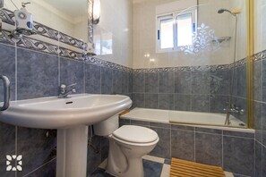 Bathtub, hair dryer