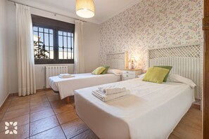 8 slaapkamers, een strijkplank/strijkijzer, gratis wifi